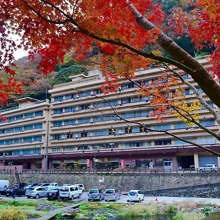 Hotel Kikunoyu Maniwa Экстерьер фото