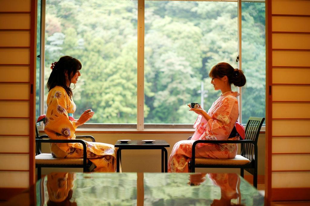 Hotel Kikunoyu Maniwa Экстерьер фото