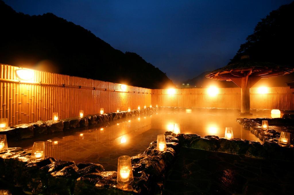 Hotel Kikunoyu Maniwa Экстерьер фото