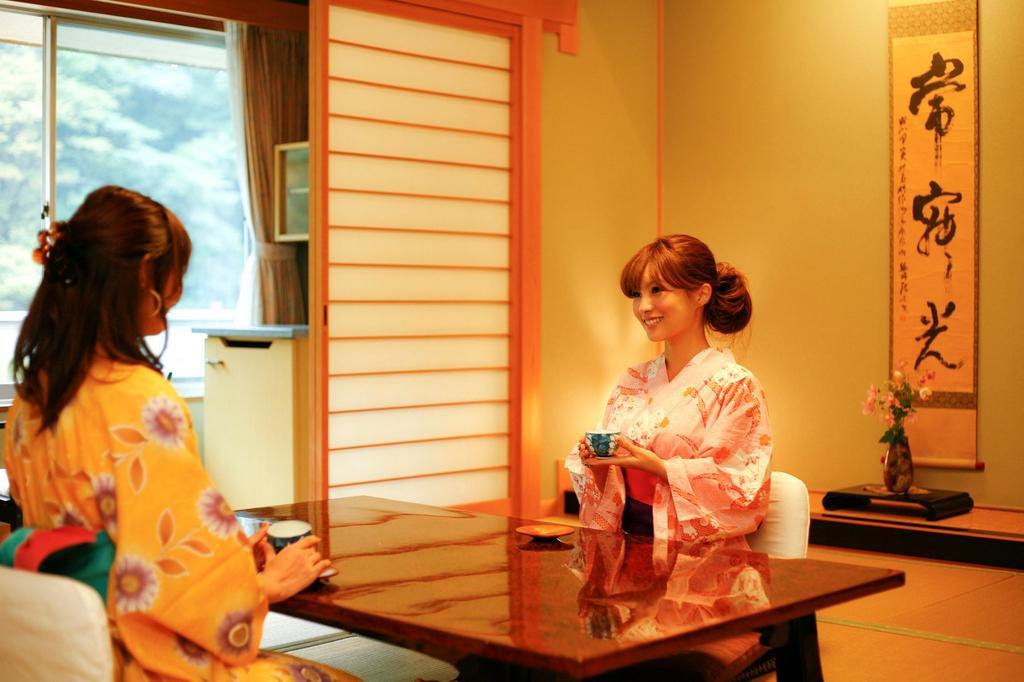 Hotel Kikunoyu Maniwa Экстерьер фото