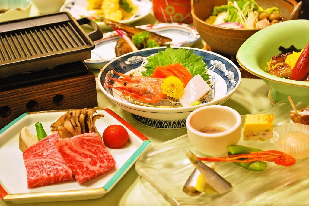 Hotel Kikunoyu Maniwa Экстерьер фото
