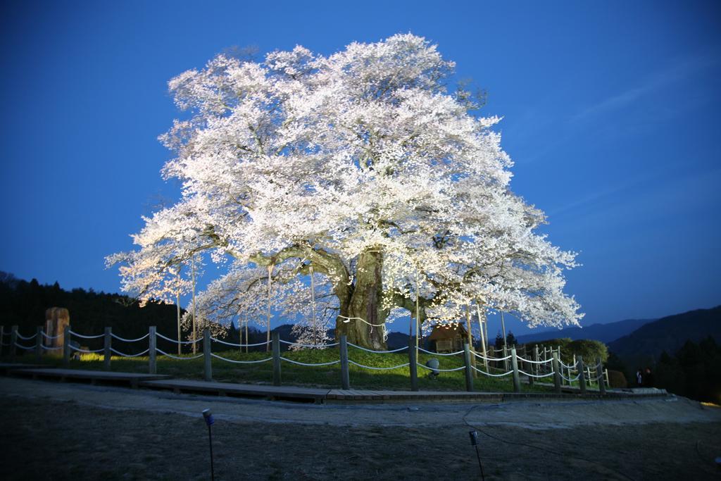 Hotel Kikunoyu Maniwa Экстерьер фото